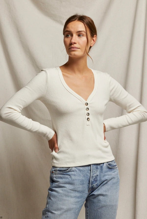 Evangeline Sweater Rib V-Neck Long Sleeve Top In Sugar